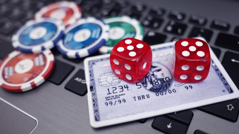 เว็บคาสิโนออนไลน์อันดับ 1 - casino with laptop